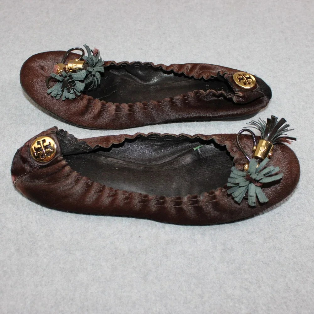 Tory Burch Ballet Flats Womens Size 5.5 Brown Calf Hair Gold Tasseled Flat Logo